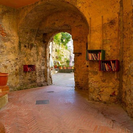 Casa Vacanze Le Tre Casette Ameglia Exterior foto